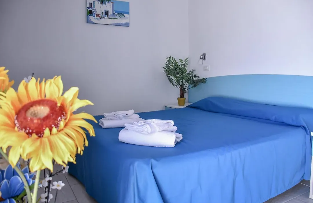 Vela Club Hotel & Appartamenti-1